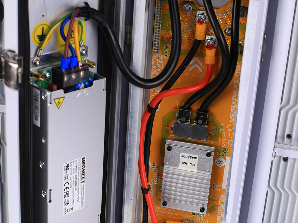 P2.9 outdoor LED screen aluminium cabinet - Image 6